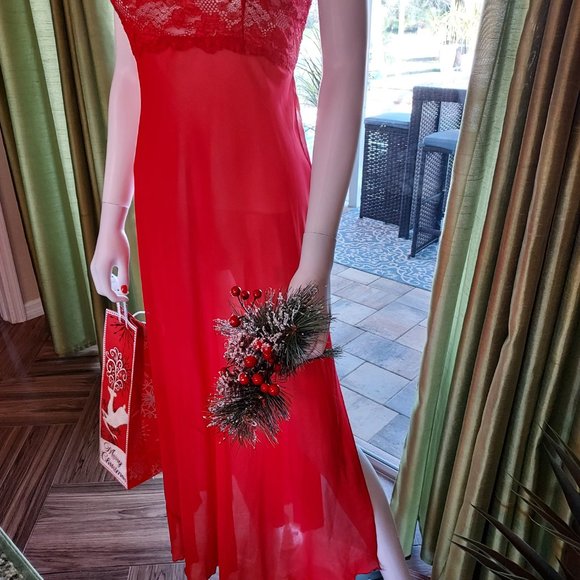 Victoria's Secret sexy red lace night gown. - Picture 7 of 7